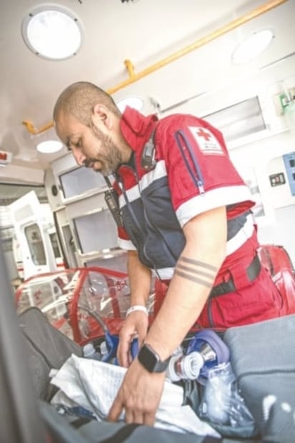 "Ni en el sismo vi tanto miedo", dice paramédico que atiende Covid-19