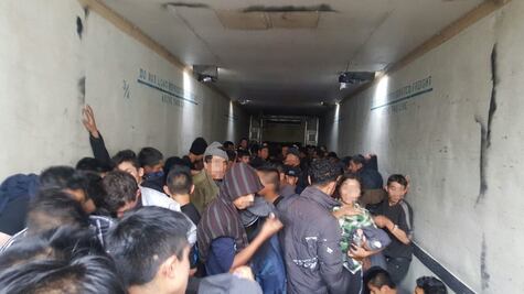 Aseguran a más de 80 migrantes en Tlalnepantla