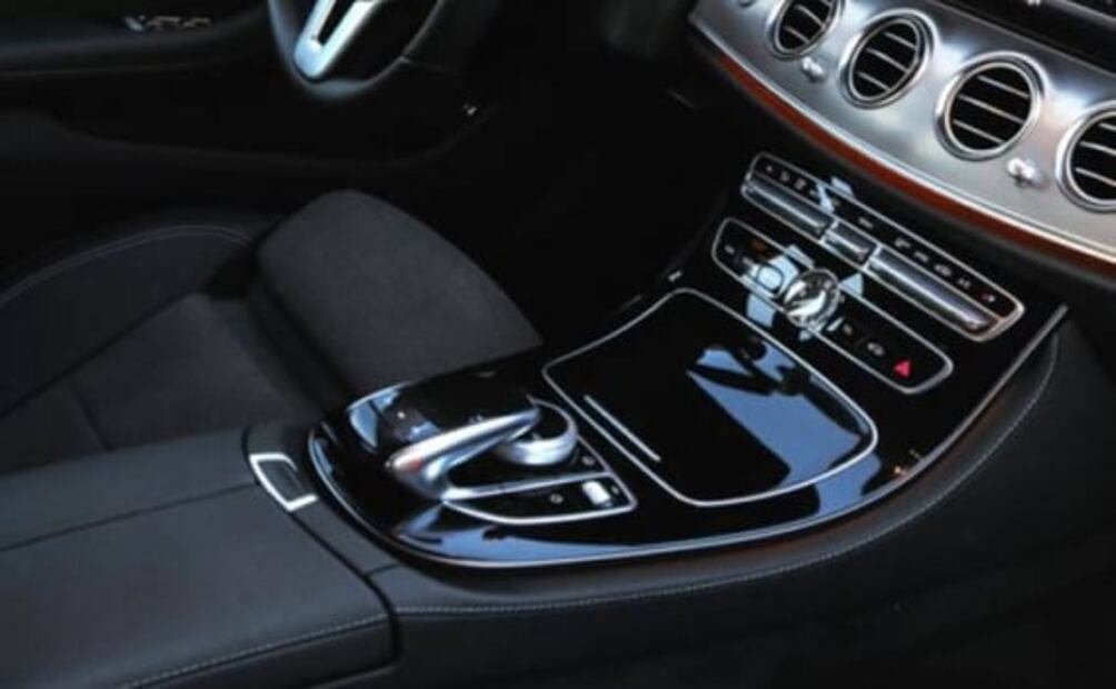 Así puedes mantener el negro piano de tu auto impecable