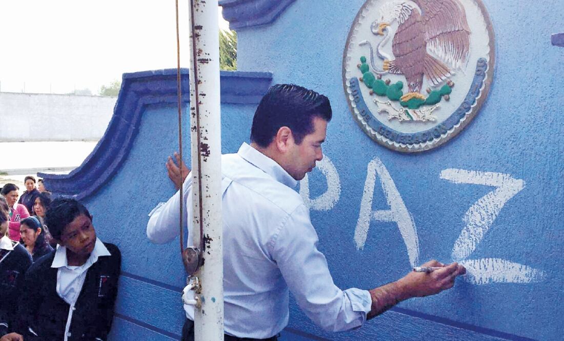 El alcalde de Quecholac, Néstor Camarillo, asegura que la delincuencia se combate invirtiendo en enseñanza educativa (ARCHIVO. EL UNIVERSAL)