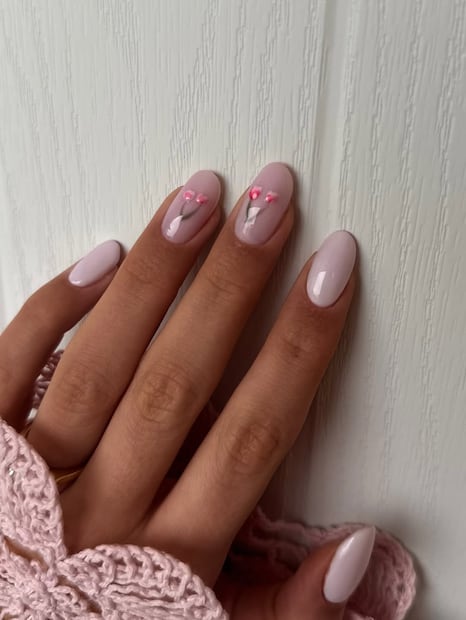 El color de los tulipanes debe ser igual que el de la base, solo variar las tonalidades. Foto: Instagram @allnailss._