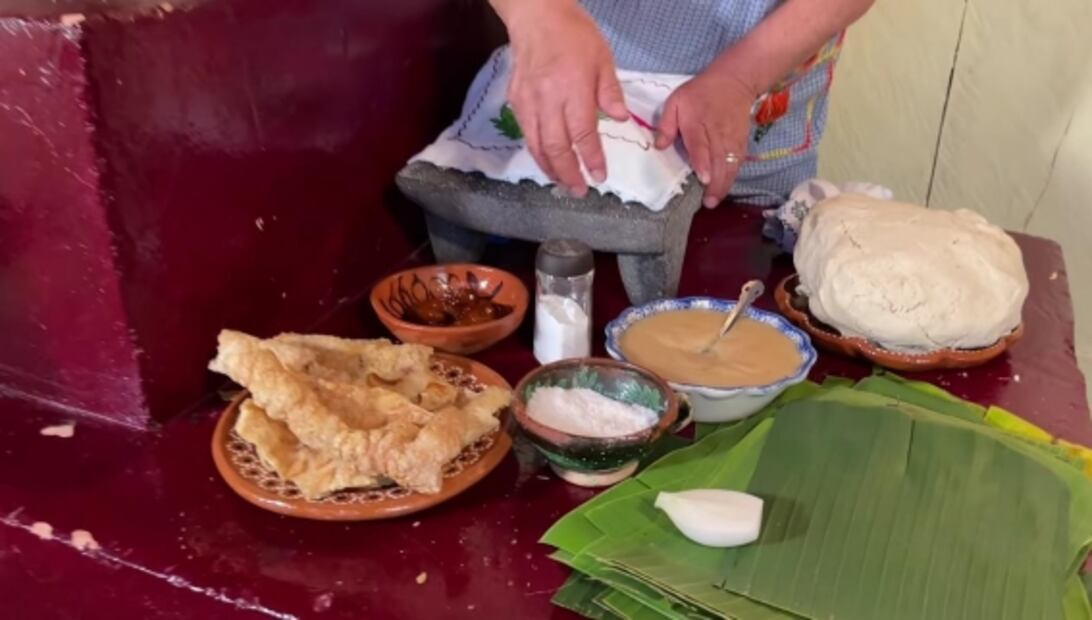 Prepara la receta de tamales de frijol negro de Doña Ángela