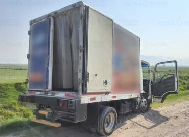 Recuperan camión de carga con lácteos robado y detienen a 8 sujetos en Lerma, Edomex