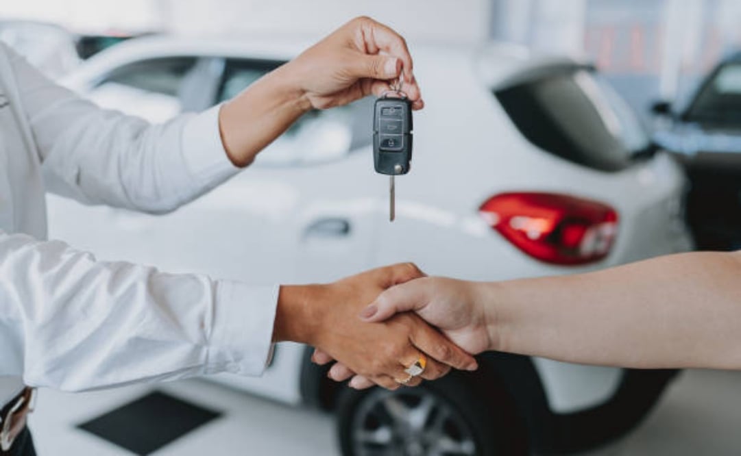 La venta de autos registra una caída de 3 mil 900 unidades, es decir, un 3.3% menos con respecto a mayo. Foto: iStock