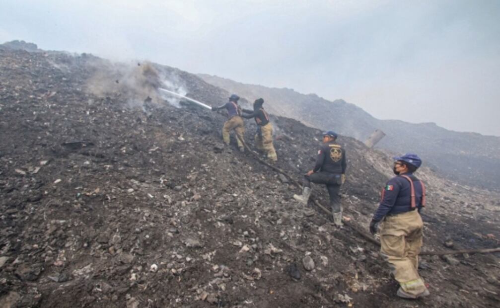 Gasta gobierno local 2 mdp relacionados a incendio en tiradero de Chimalhuacán que inició hace un mes