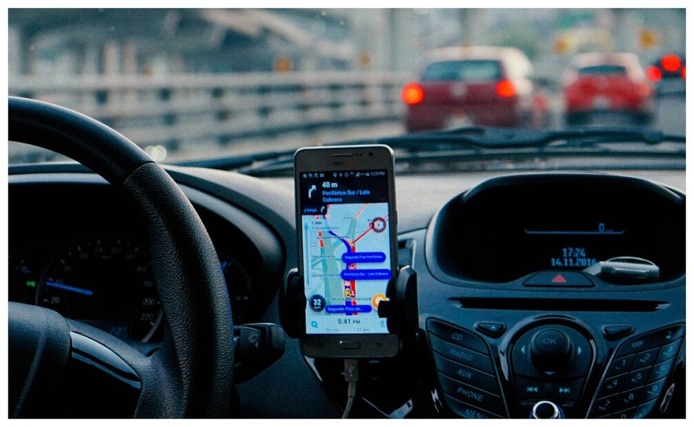 Cómo activar las alertas de radares en Google Maps para viajar en carretera. Imagen: Unsplash.