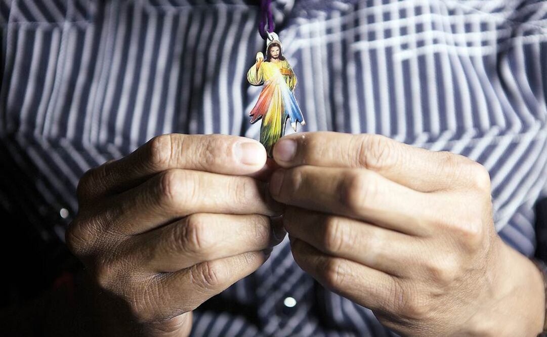 Víctor, hermano de un interno en la prisión militar dice que le preocupa el surgimiento de represalias contra su familia./Iván Stephens - EL UNIVERSAL