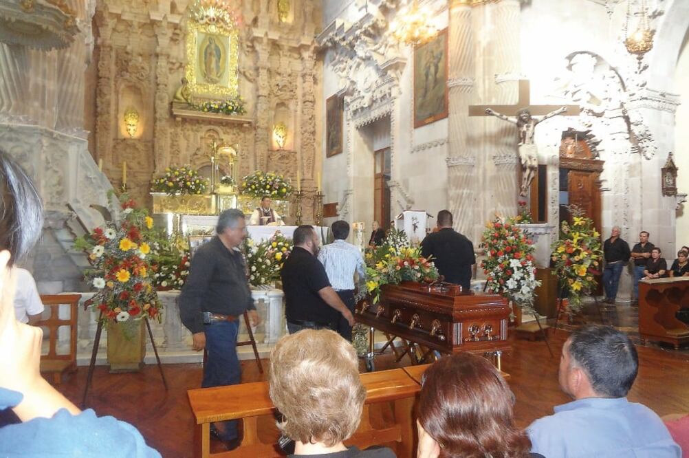 Luis Rodolfo Mariscal López fue despedido ayer por familiares y amigos (XÓCHITL ÁLVAREZ. EL UNIVERSAL)