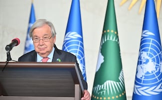 Jefe de la ONU pide a Israel salir del Líbano tras acuerdo de alto al fuego; advierte crímenes de guerra tras muerte de un casco azul