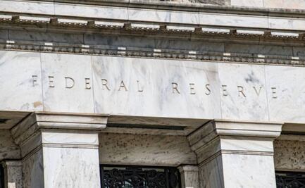 Fed enfrenta dilema por presiones arancelarias y empleo afectado por restricciones migratorias, advierte IIF