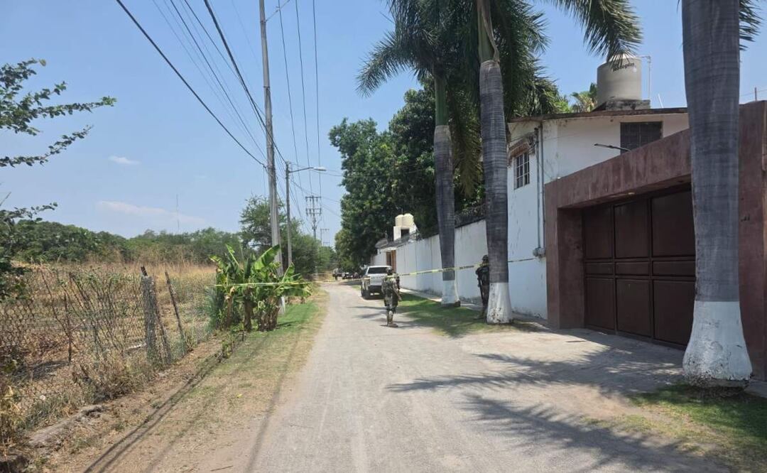 Los cuerpos de los dos hombres hallados en Morelos, fueron trasladados al Semefo para confirmar su identidad (16/05/2025). Foto: Especial