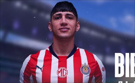 Alan Pulido, listo para regresar a la Liga MX; ya está registrado con las Chivas