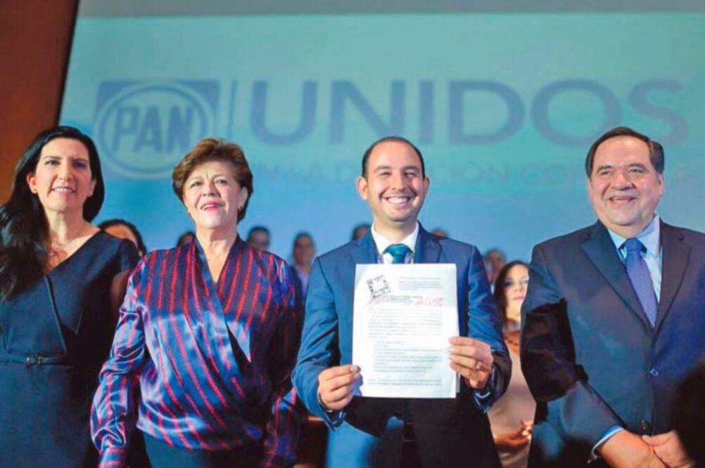 La fórmula de Marko Cortés y Héctor Larios fue la primera en acudir a la sede nacional del PAN a registrarse. Foto: TOMADA DE TWITTER