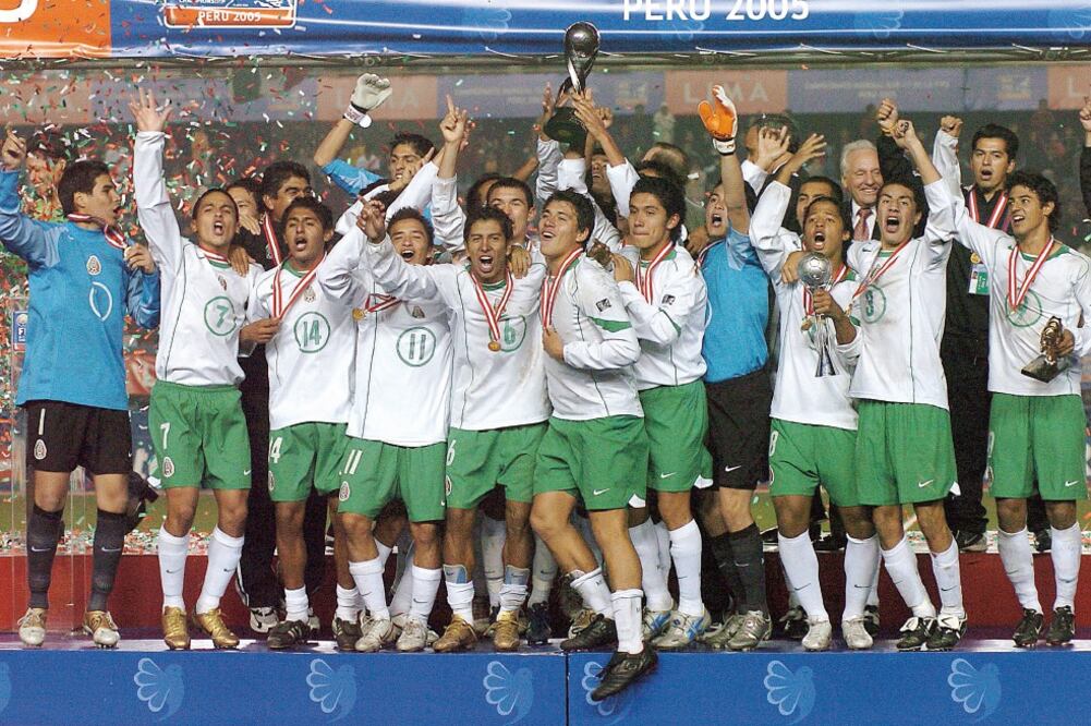 En 2005, Carlos Vela y Giovani dos Santos maravillaron con su futbol; hoy ambos sorprenden con su negativa (JAM MEDIA)