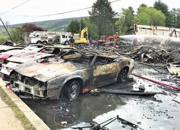 Autos Chevrolet clásicos resultan quemados en set de HBO