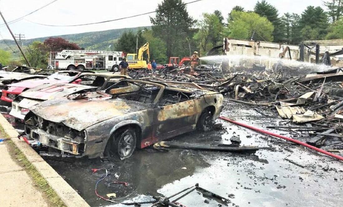 Autos Chevrolet clásicos resultan quemados en set de HBO