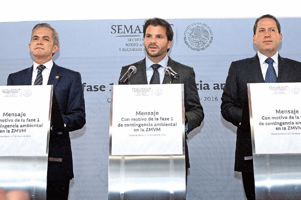 Miguel Ángel Mancera, Rafael Pacchiano y Eruviel Ávila mantuvieron una reunión para determinar una política de mejora de la calidad del aire (ADRIÁN HERNÁNDEZ. EL UNIVERSAL)