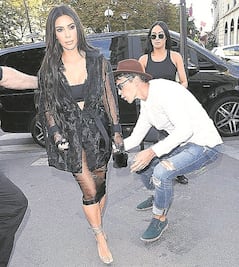 Beso a Kardashian, protesta 