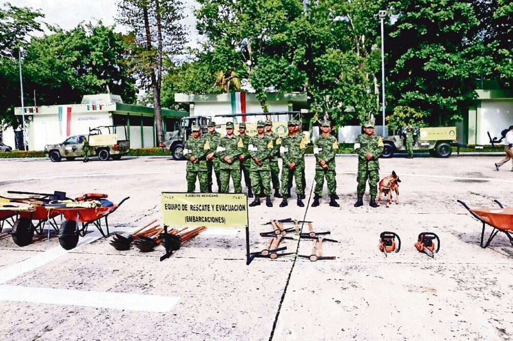 Las Fuerzas Armadas ayudan a la población en caso de desastre, reforestan los bosques, dan consultas médicas, reparan electrodomésticos y ofrecen alimentos en zonas marginadas. (ARCHIVO EL UNIVERSAL)