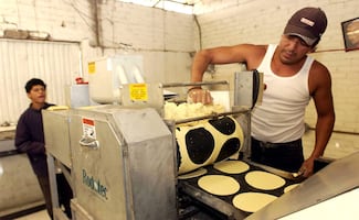 Las máquinas para hacer tortillas tienen más de un inventor