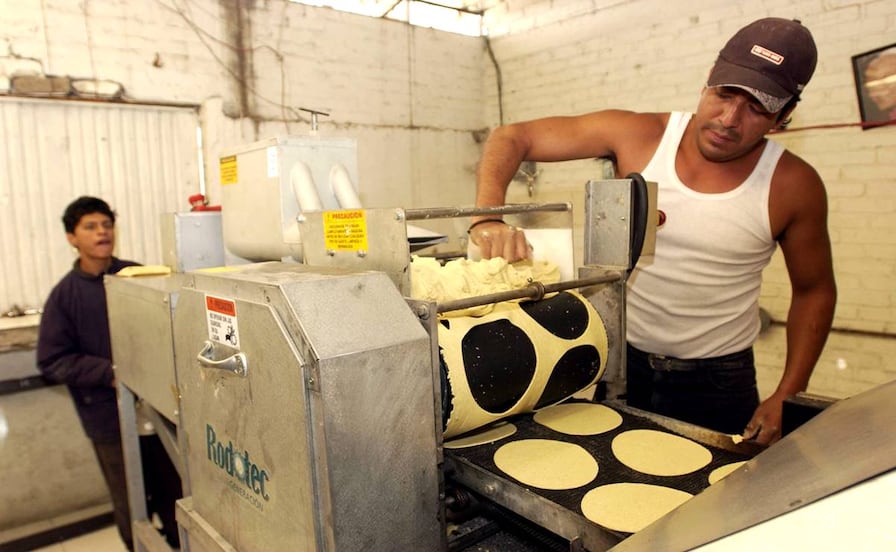 Las máquinas para hacer tortillas tienen más de un inventor
