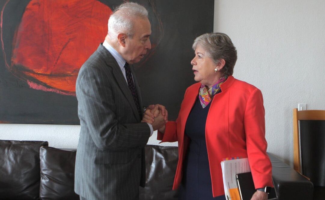 La canciller Alicia Bárcena y el senador Héctor Vasconcelos. Foto: SRE