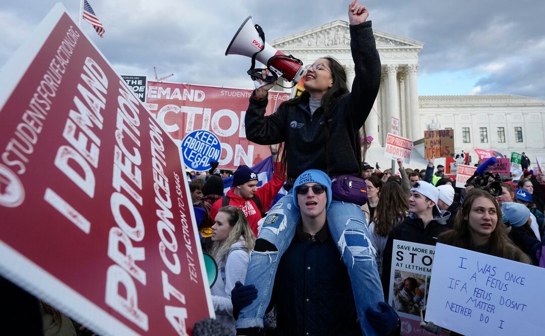 Manifestantes contra el aborto se reúnen frente a la Corte Suprema de EU durante la Marcha por la Vida. Foto: AP 