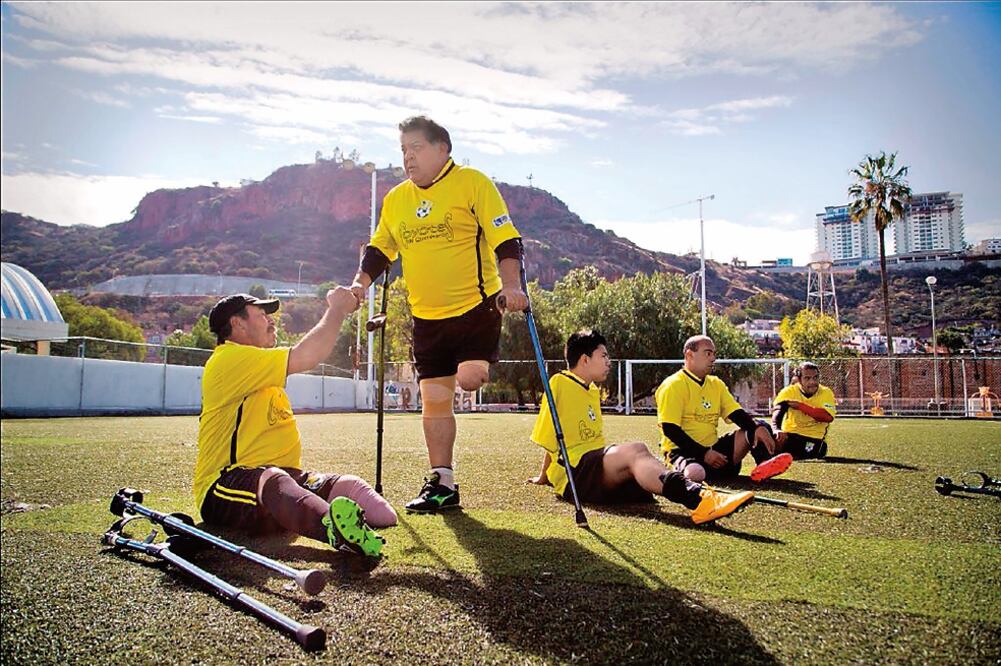 Hace 25 años el fundador del equipo, Rodrigo Campos, perdió el pie derecho tras un percance vial en la carretera México-Querétaro: desde entonces decidió no darse por vencido y continuar con sus aspiraciones deportivas (GAEL VEGA)