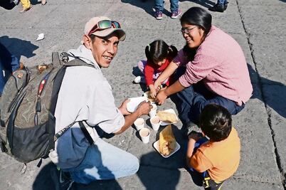 Hacen 'vaquita' para los tamales 