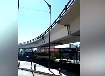 Video. Hondureño se lanza desde puente vehicular en Cuajimalpa y sobrevive a caída
