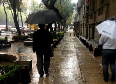 CDMX amanece este jueves con lluvia generalizada