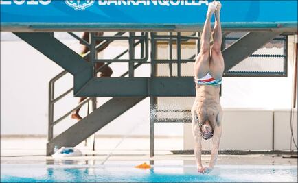 Clavadistas y entrenadores sin boletos de avión ni visa para ir a competir a Japón