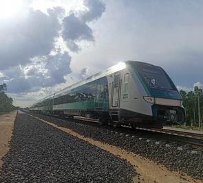 Tren Maya: Reportan avance de 430 kilómetros de vía doble electrificada de Izamal a Cancún Aeropuerto