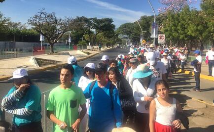 Feligreses toman las calles de Tuxtla para ver al Papa