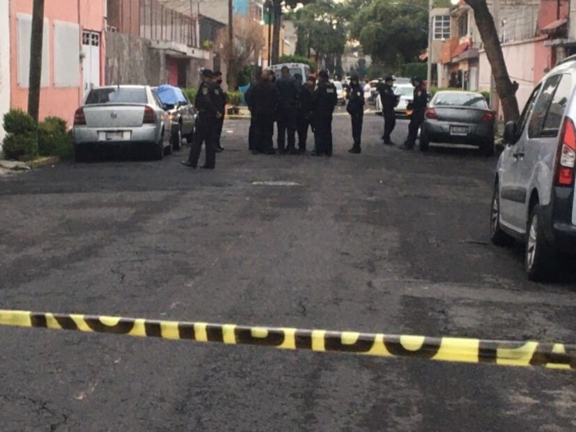 Balean a joven de 15 años y a su padre en ataque directo en calles de Iztapalapa; hay un muerto