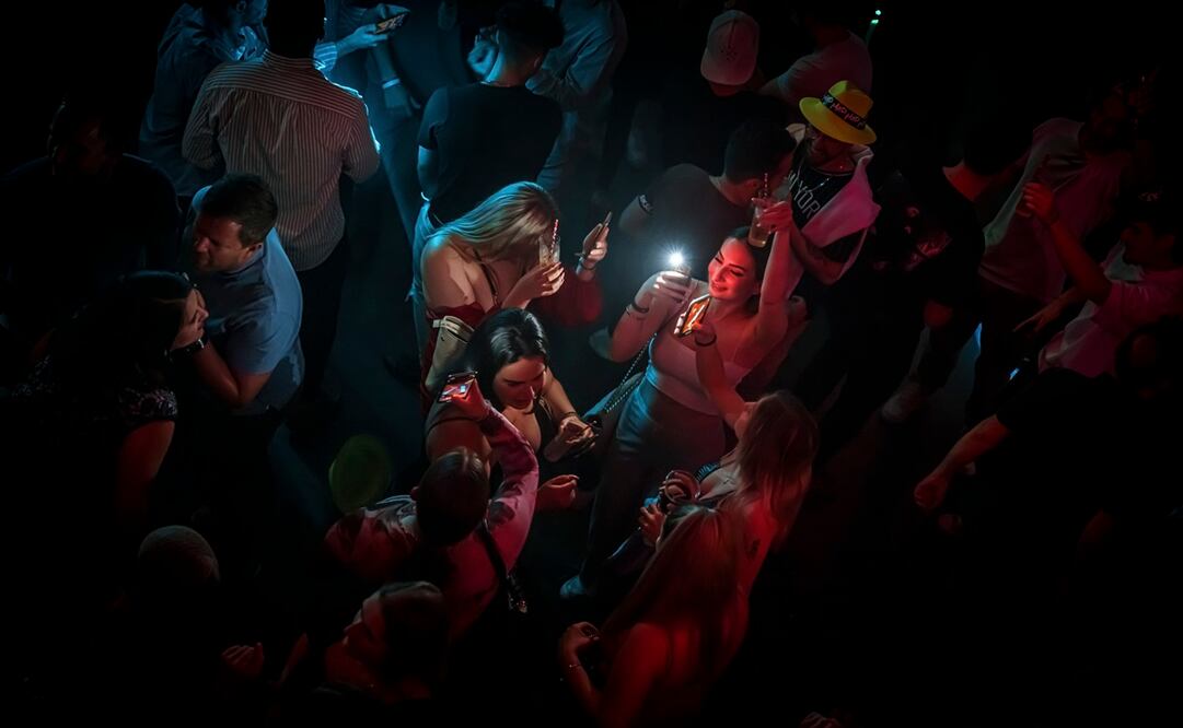 Para entrar se exigirá una prueba de vacunación o un test negativo reciente. También se recomendará el uso de mascarillas. Foto: AP