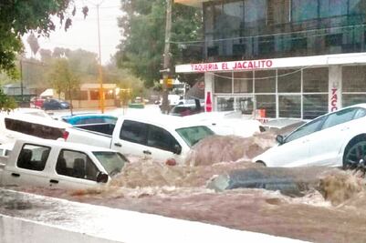 Lluvias provocan severas inundaciones en Aguascalientes y Nuevo León 