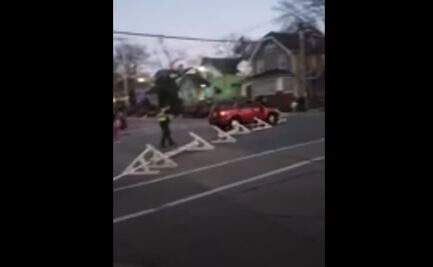 Automóvil embiste multitud en desfile navideño en Wisconsin; reportan decenas de heridos