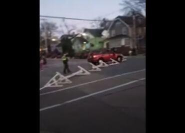 Automóvil embiste multitud en desfile navideño en Wisconsin; reportan decenas de heridos