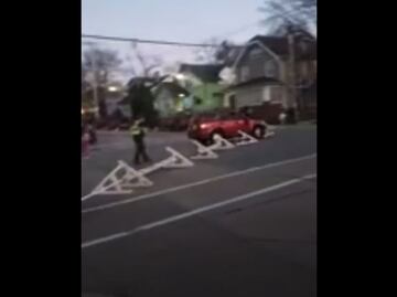 Automóvil embiste multitud en desfile navideño en Wisconsin; reportan decenas de heridos