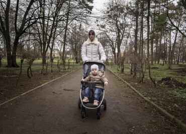 "Los vi matar a mi esposo y a mi hija de 12 años"; ucraniana narra cómo escapó de tropas rusas
