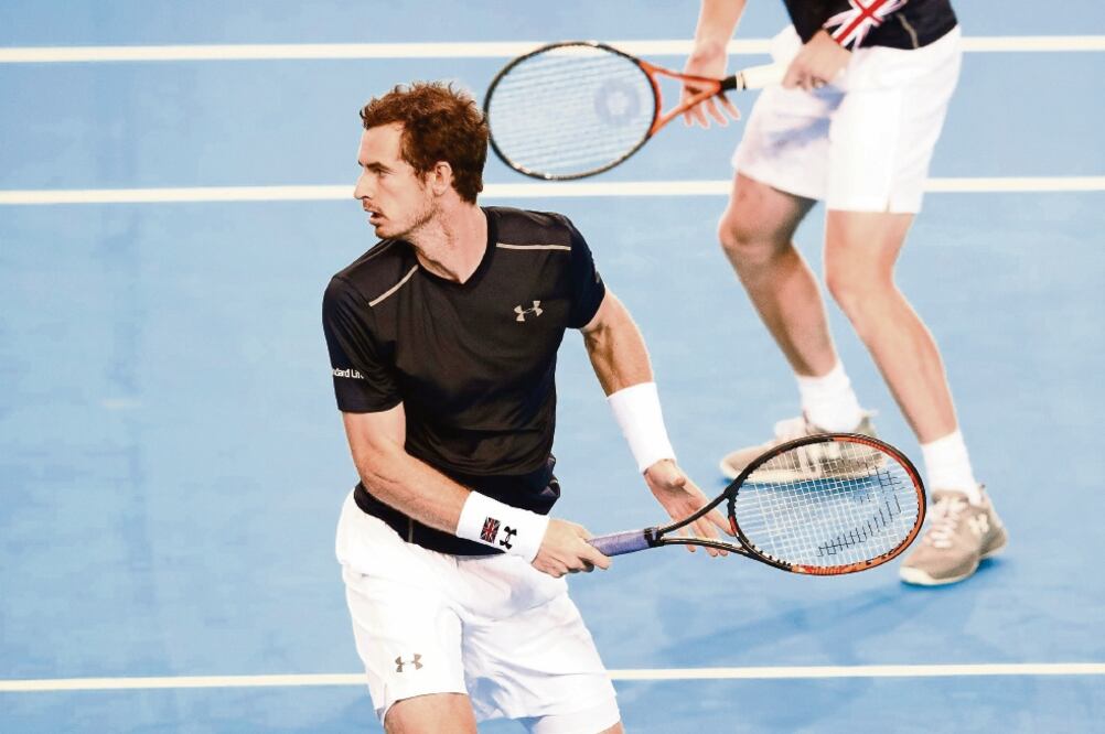 Andy (izq.) y Jamie Murray vencieron a Del Potro y Mayer (ROBERT PERRY. EFE)