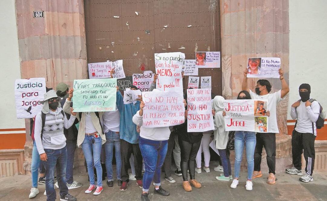 Estudiantes protestaron para exigir justicia por la muerte de Jorge, quien hace tres meses recibió una golpiza y falleció el pasado fin de semana. Foto: Diana Valdez/ EL UNIVERSAL