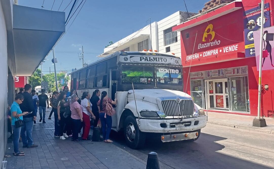 El servicio de transporte urbano se regularizó ayer después de nueve días de violencia en la capital. Foto: Javier Cabrera | El Universal