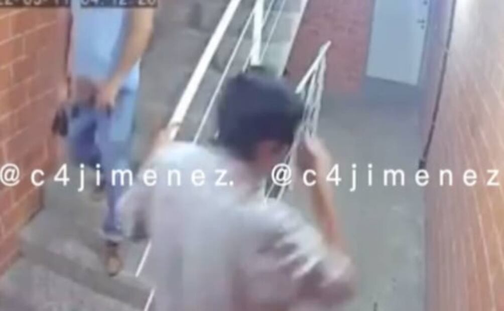 ¡Se baja la ropa interior frente a la cámara! Exhiben a acosador en edificio de Santa María la Ribera  