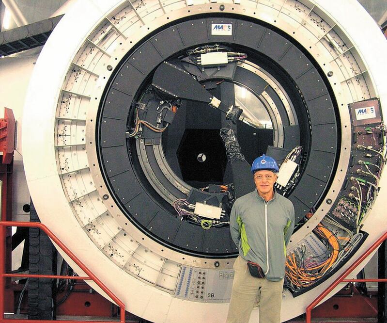Carlos Chimal durante una de sus muchas visitas al Gran Colisionador de Hadrones en el CERN. Foto: CORTESÍA DE CARLOS CHIMAL