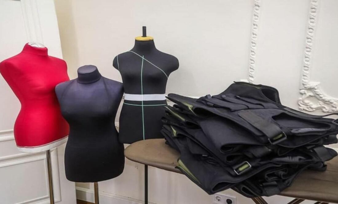 Vitaly Uzun, un famoso diseñador de moda ucraniano, comenzó a producir chalecos antibalas. Fotos: Instagram @uzunvital