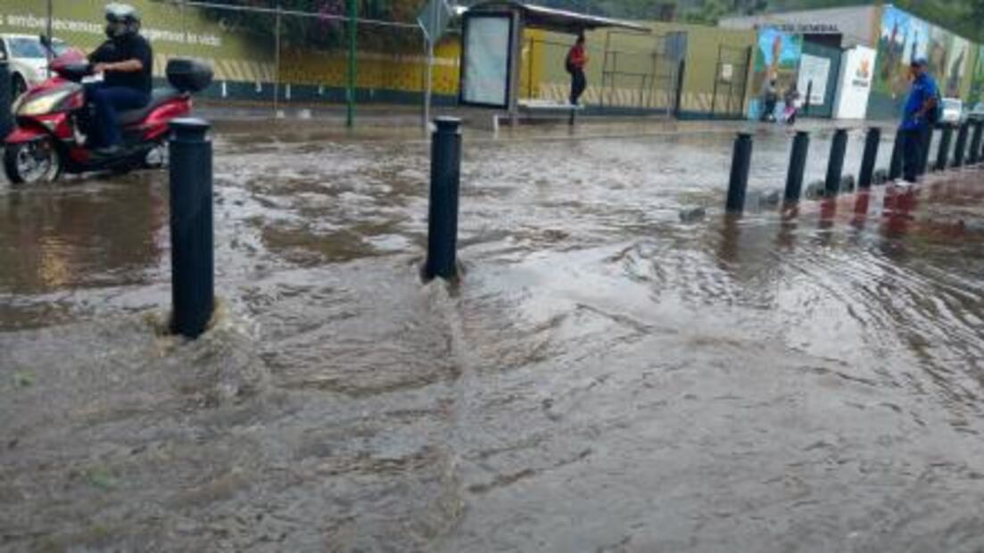 Evacuan primaria de Morelia por tromba