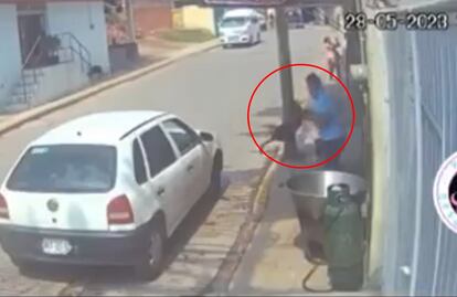 Exigen en redes detención de hombre que arrojó a perro a cazo con aceite hirviendo en Tecámac