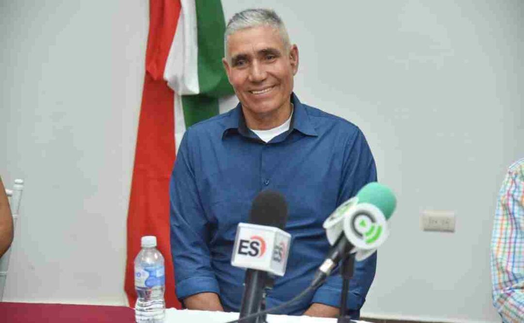 Daniel Escobar Arias arriesgó su vida, al sumergirse a la corriente de un canal hidráulico para salvar la vida de cuatro mujeres. Foto: Especial